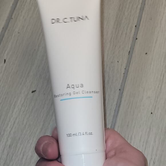 Dr. C Tuna Aqua Restoring Gel Cleanser Farmasi 3.4oz - Picture 5 of 8